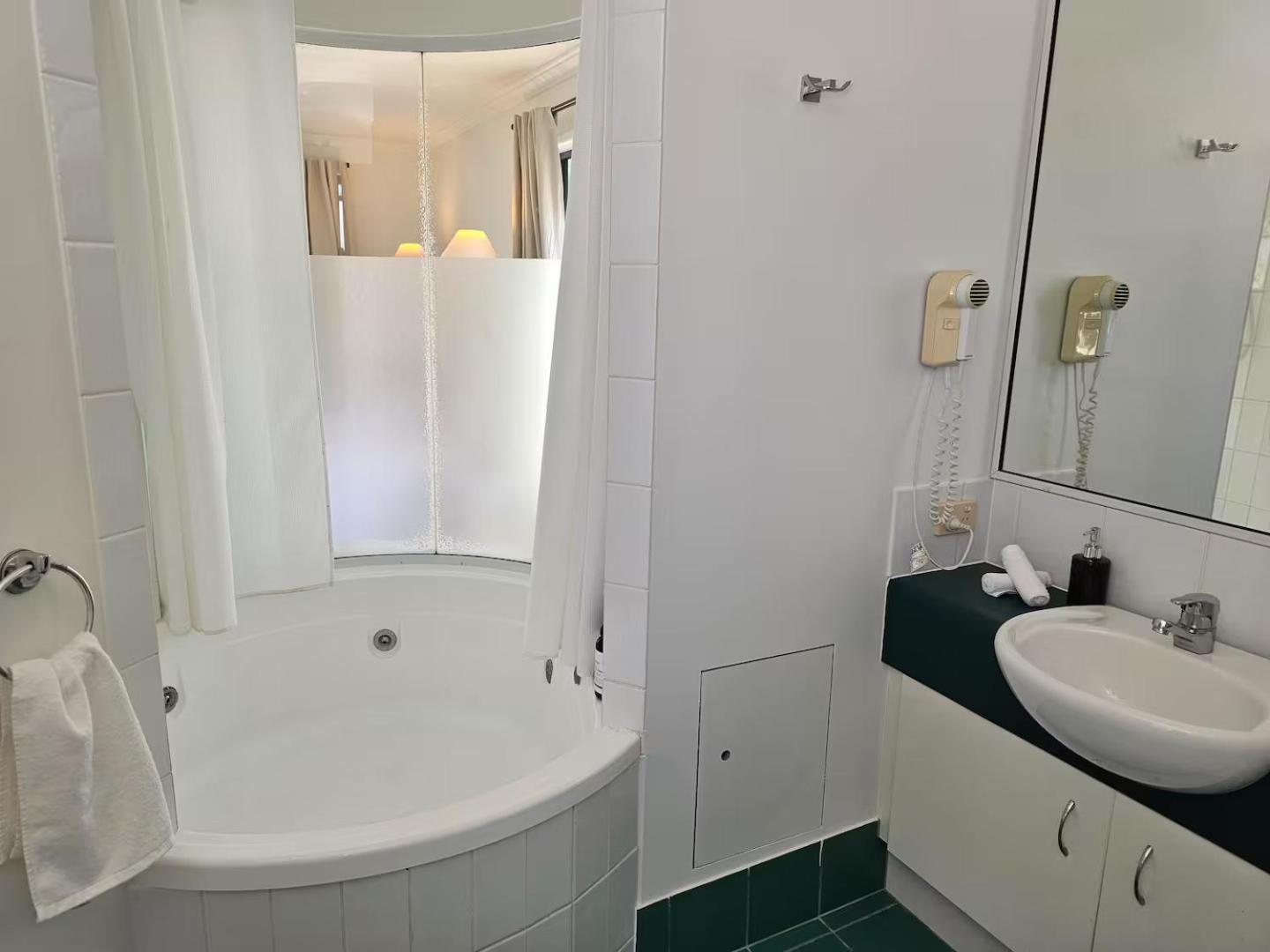 Apartment Serene Escape With Amenities Noosaville